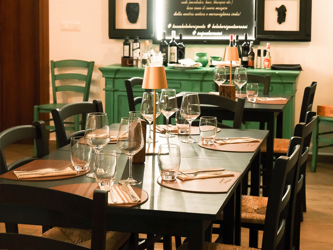 Set Table at Restaurant BELOHORIZONTE - Orosei