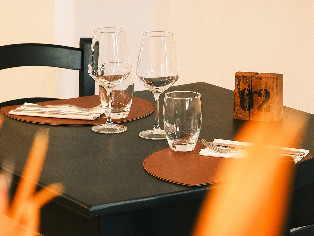 Set Table at Restaurant BELOHORIZONTE - Orosei